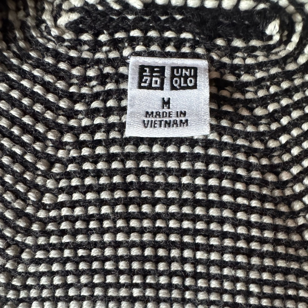 Uniqlo Black Textured Knit Sweater Womens Medium V- Neck 3/4 Sleeve Minimalist - Picture 11 of 16